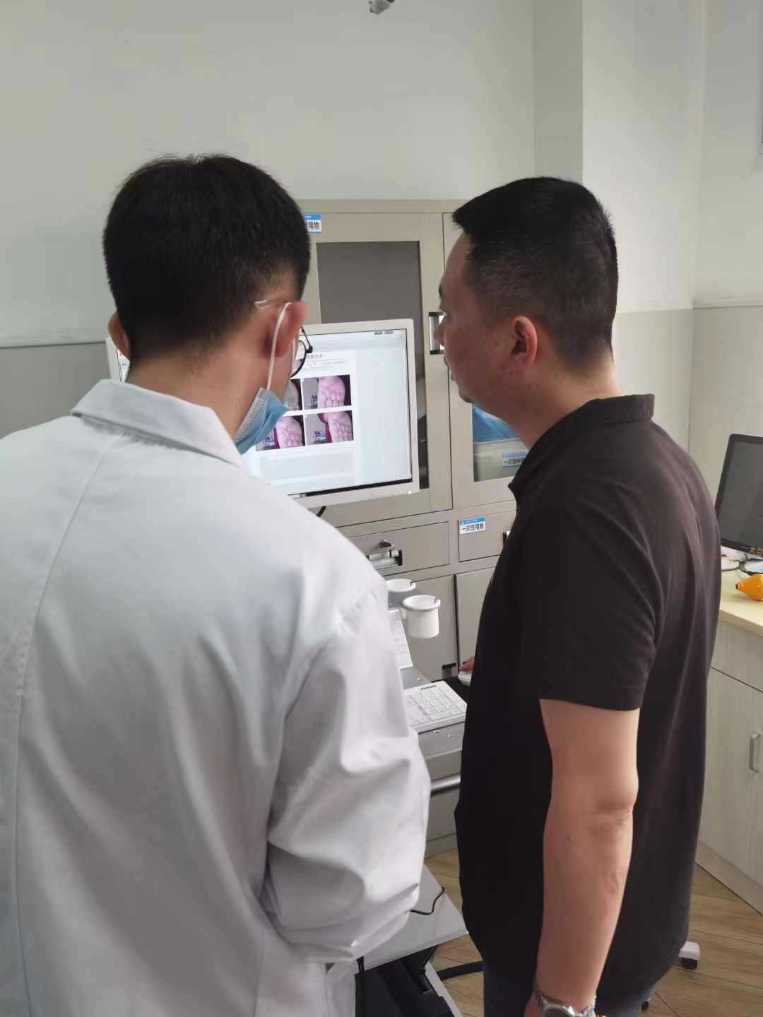 【大豆醫(yī)療】湖南省岳陽市某醫(yī)院肛腸檢查系統(tǒng)DD-400型裝機培訓